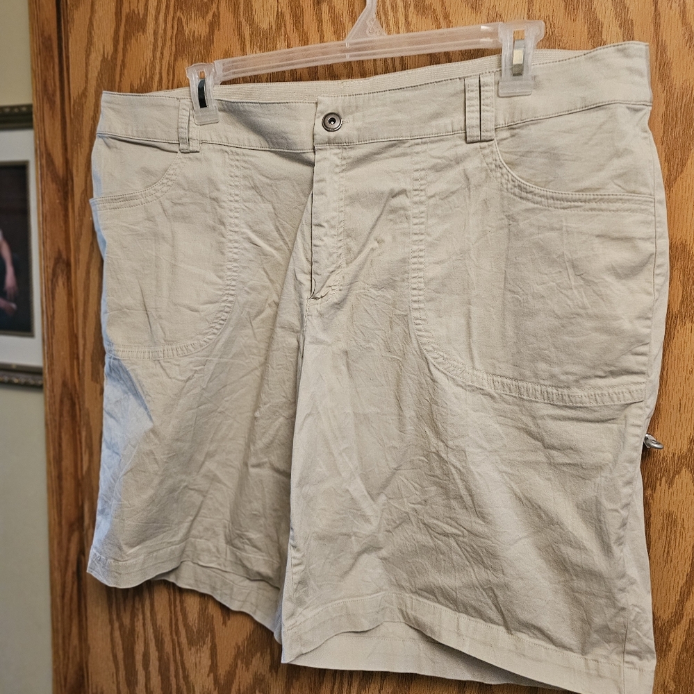 SHORTS 22W WOMANS
